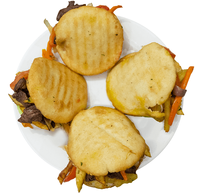 Arepas venezolanas con lomo saltado